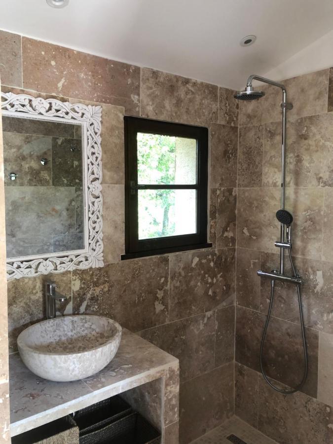 Les Mazets De La Cascade Apartment Salernes Bagian luar foto