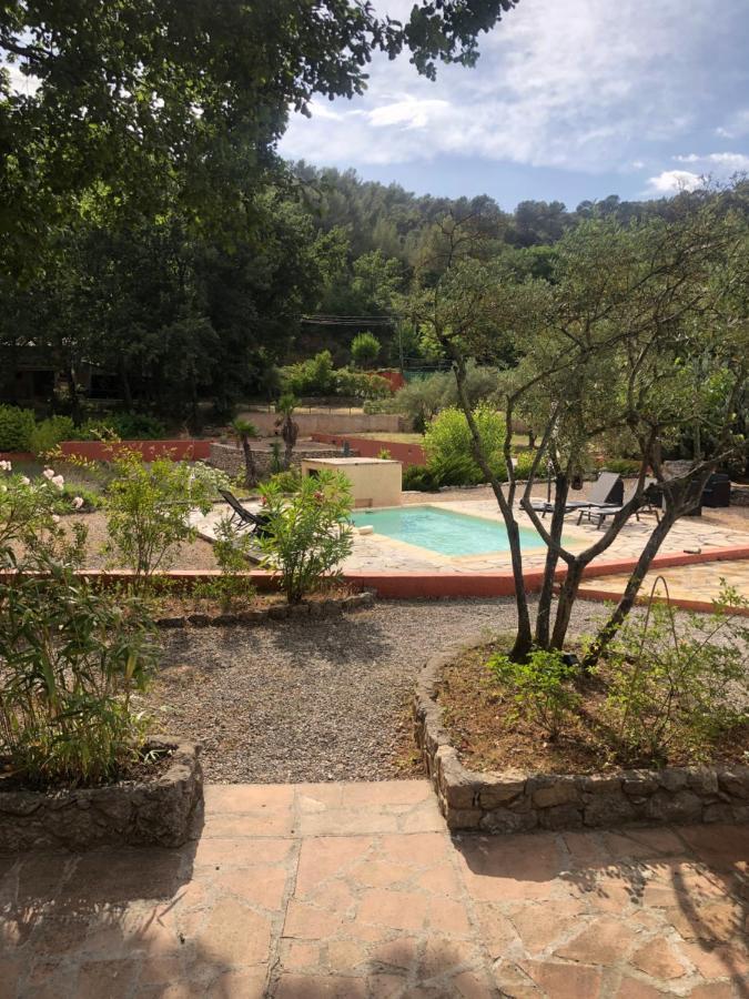 Les Mazets De La Cascade Apartment Salernes Bagian luar foto
