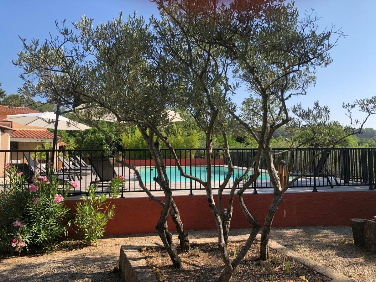 Les Mazets De La Cascade Apartment Salernes Bagian luar foto