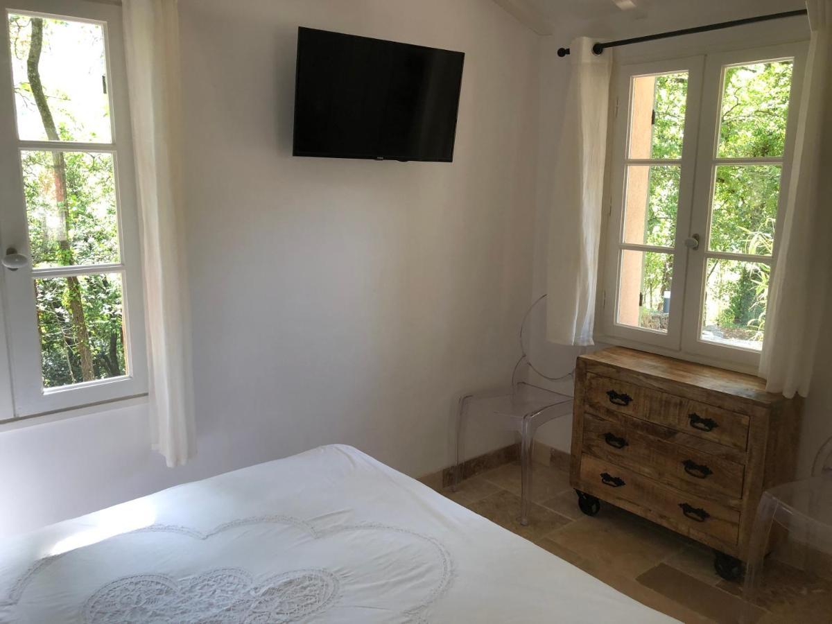 Les Mazets De La Cascade Apartment Salernes Bagian luar foto