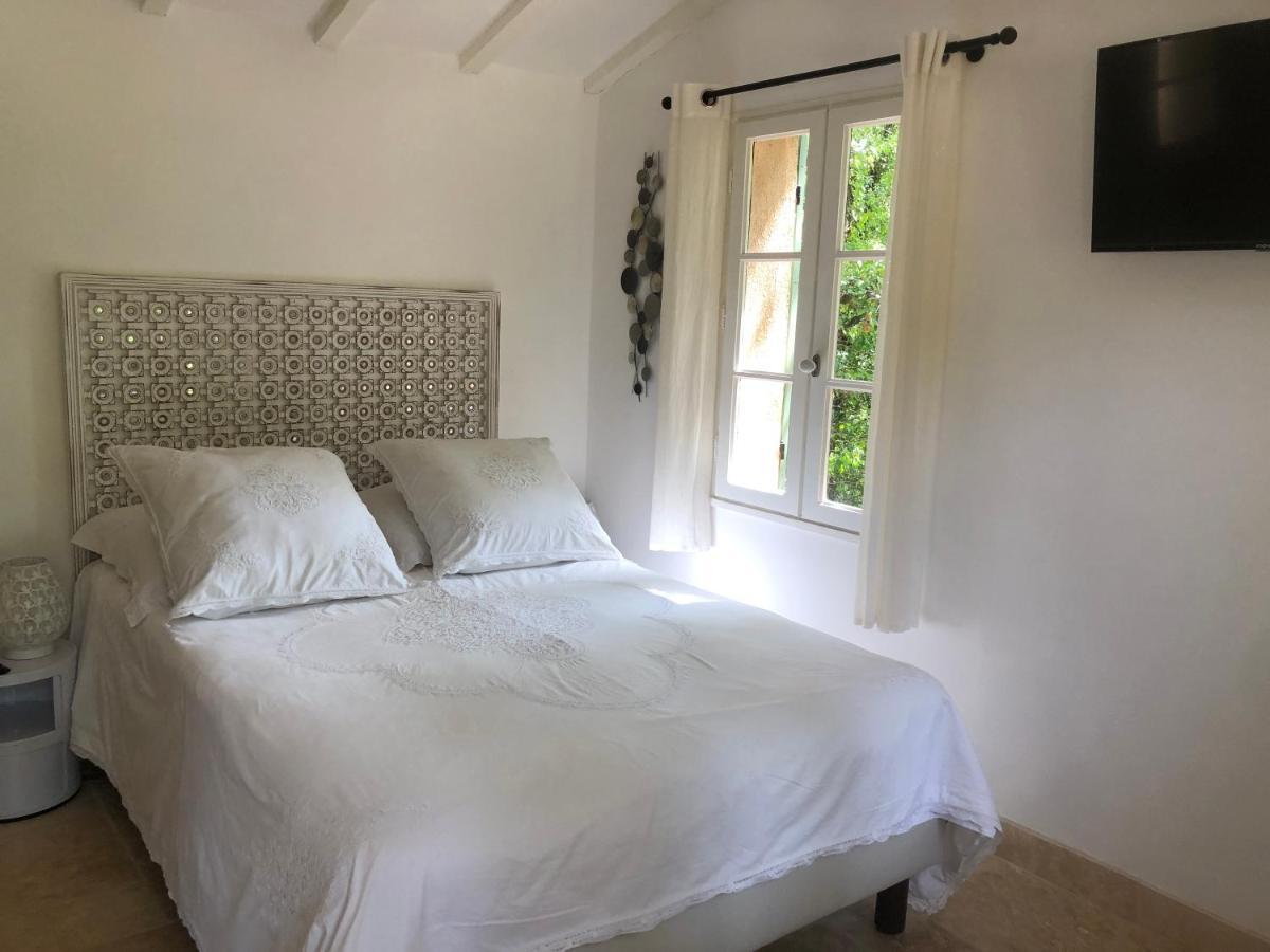 Les Mazets De La Cascade Apartment Salernes Bagian luar foto