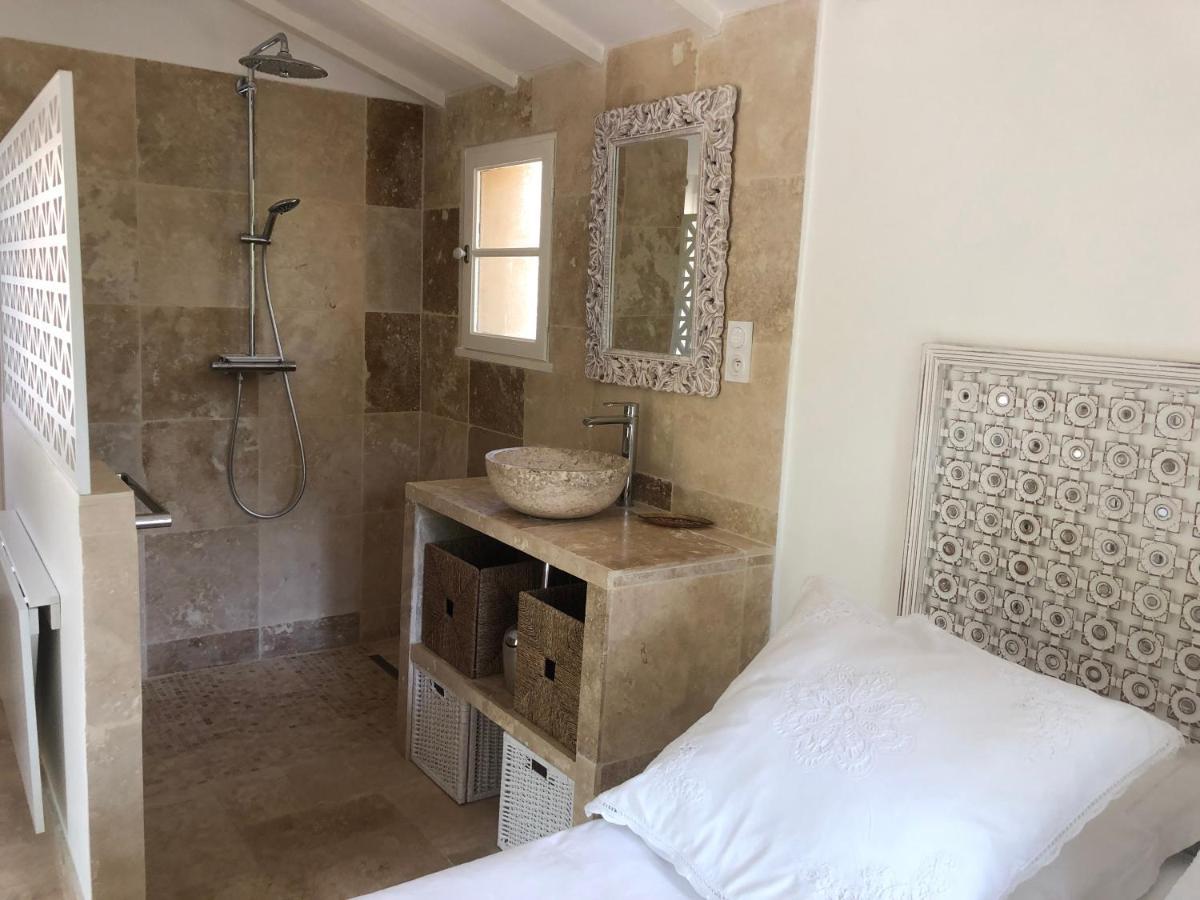 Les Mazets De La Cascade Apartment Salernes Bagian luar foto