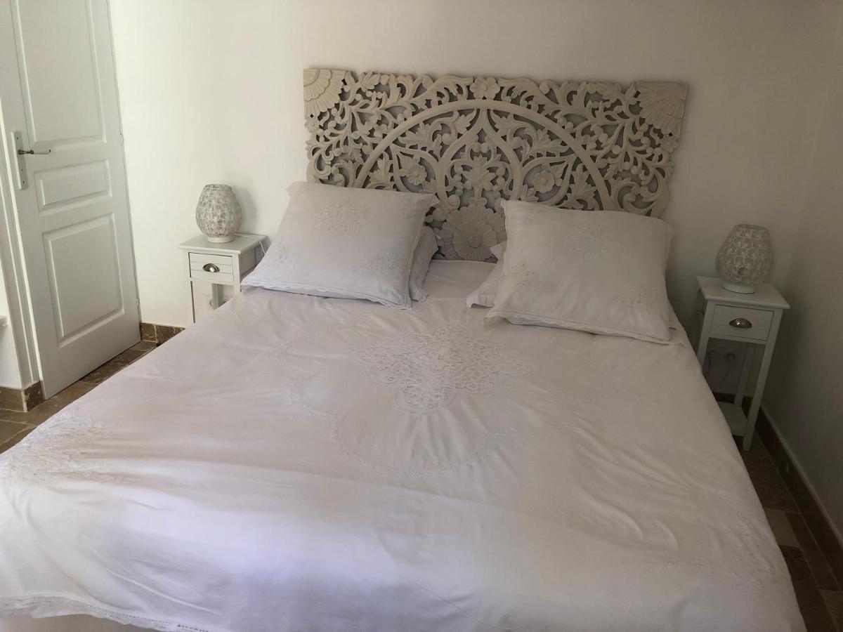 Les Mazets De La Cascade Apartment Salernes Bagian luar foto