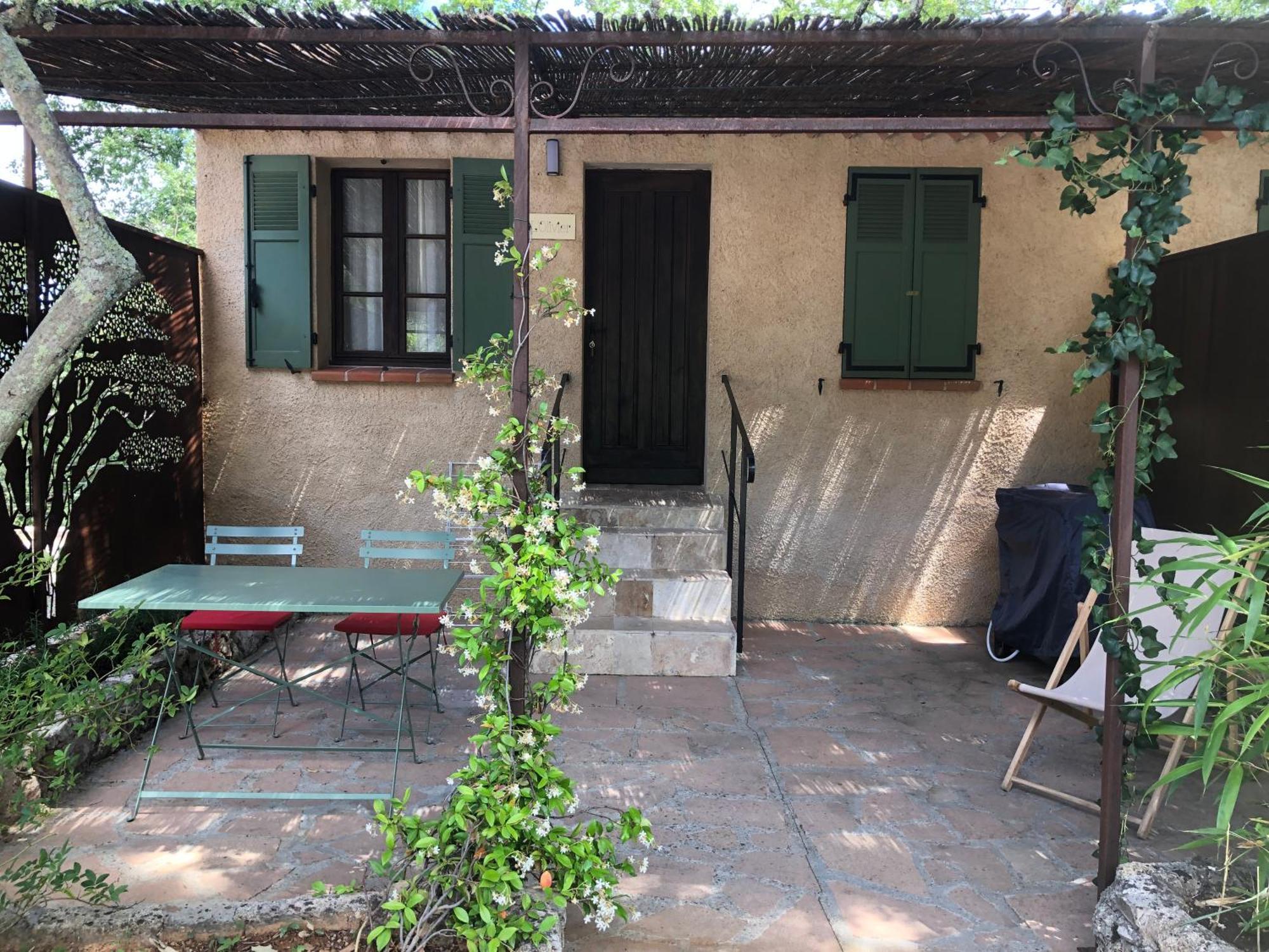 Les Mazets De La Cascade Apartment Salernes Bagian luar foto